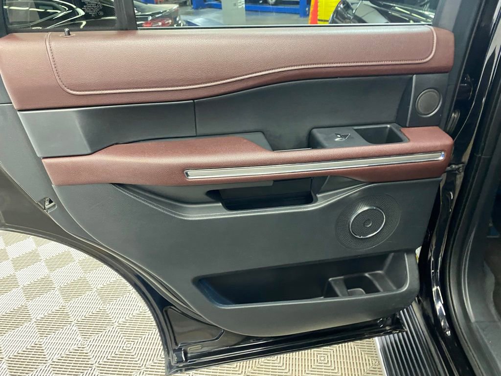 Used 2022 Ford Expedition Limited image 12