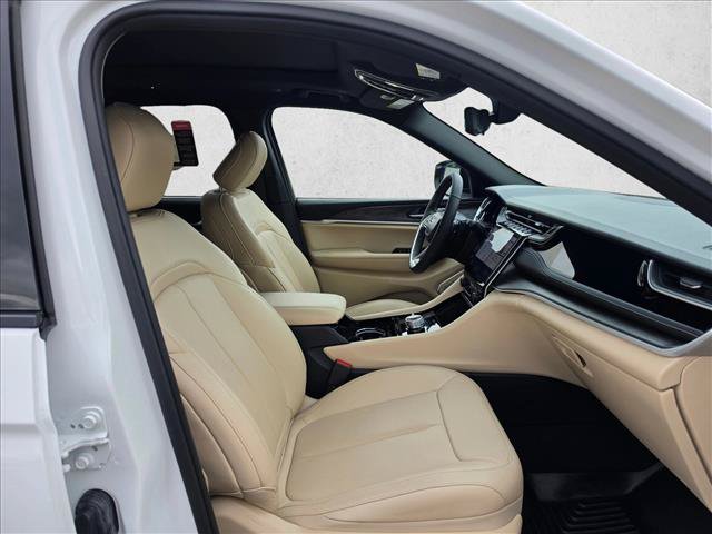 Used 2023 Jeep Grand Cherokee L Limited w/ Luxury Tech Group II AWD/4WD image 11