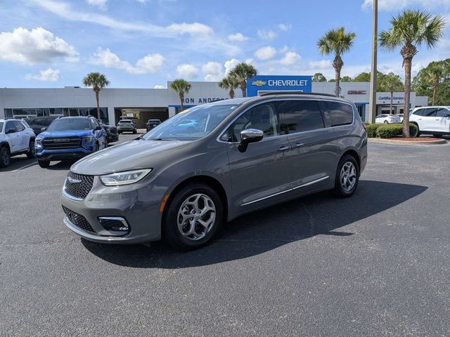 Used 2023 Chrysler Pacifica Limited FWD image 7