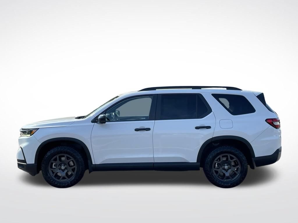 Certified 2024 Honda Pilot TrailSport image 2