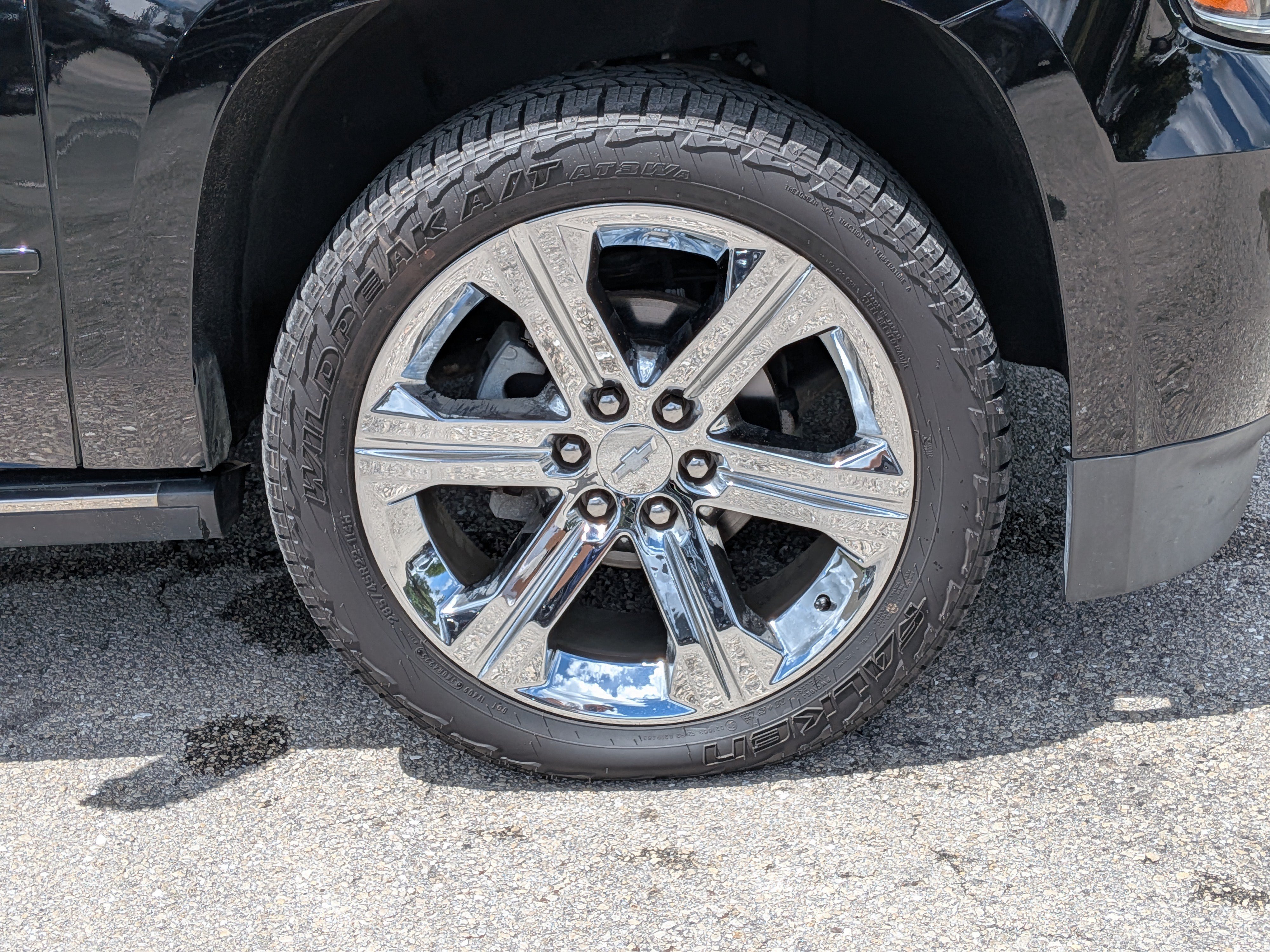 Used 2019 Chevrolet Suburban Premier AWD/4WD image 11