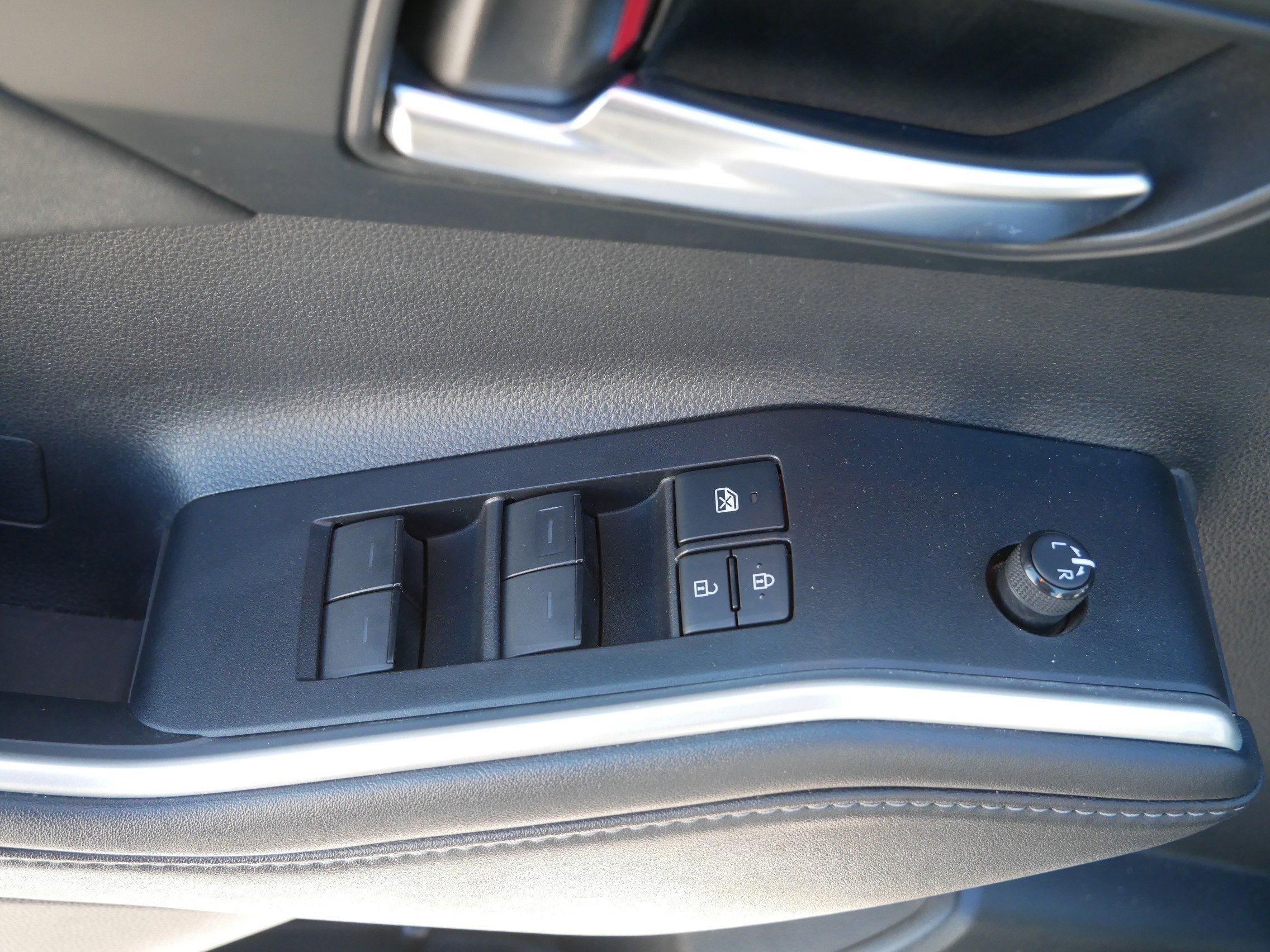 Used 2020 Toyota Highlander XLE image 19