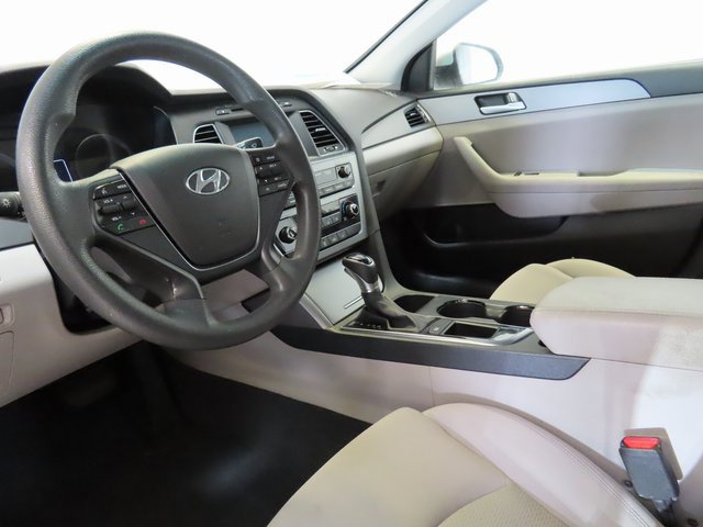 Used 2017 Hyundai Sonata SE image 4