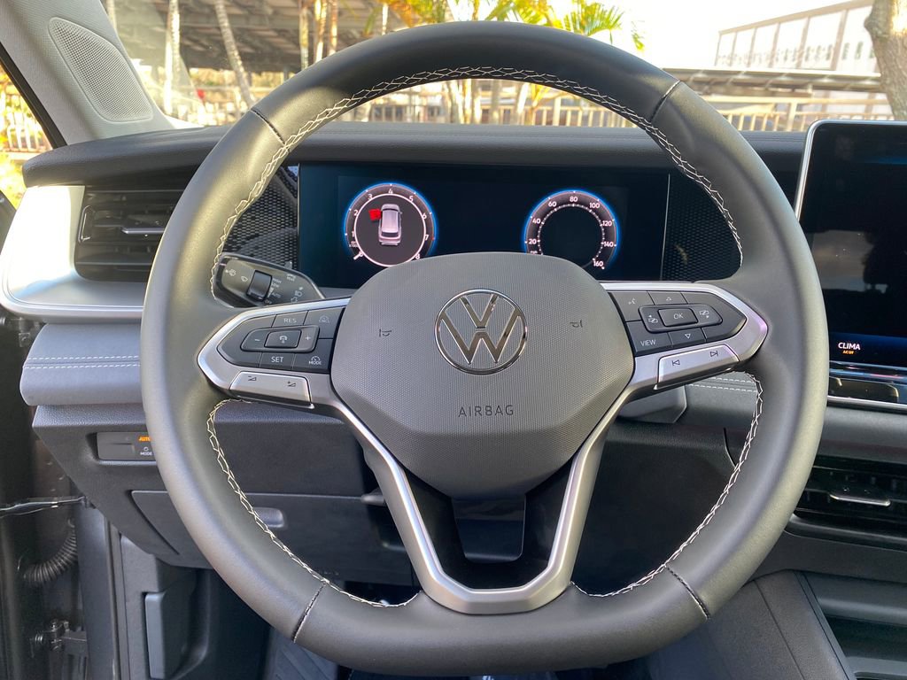 New 2025 Volkswagen Tiguan SE image 32