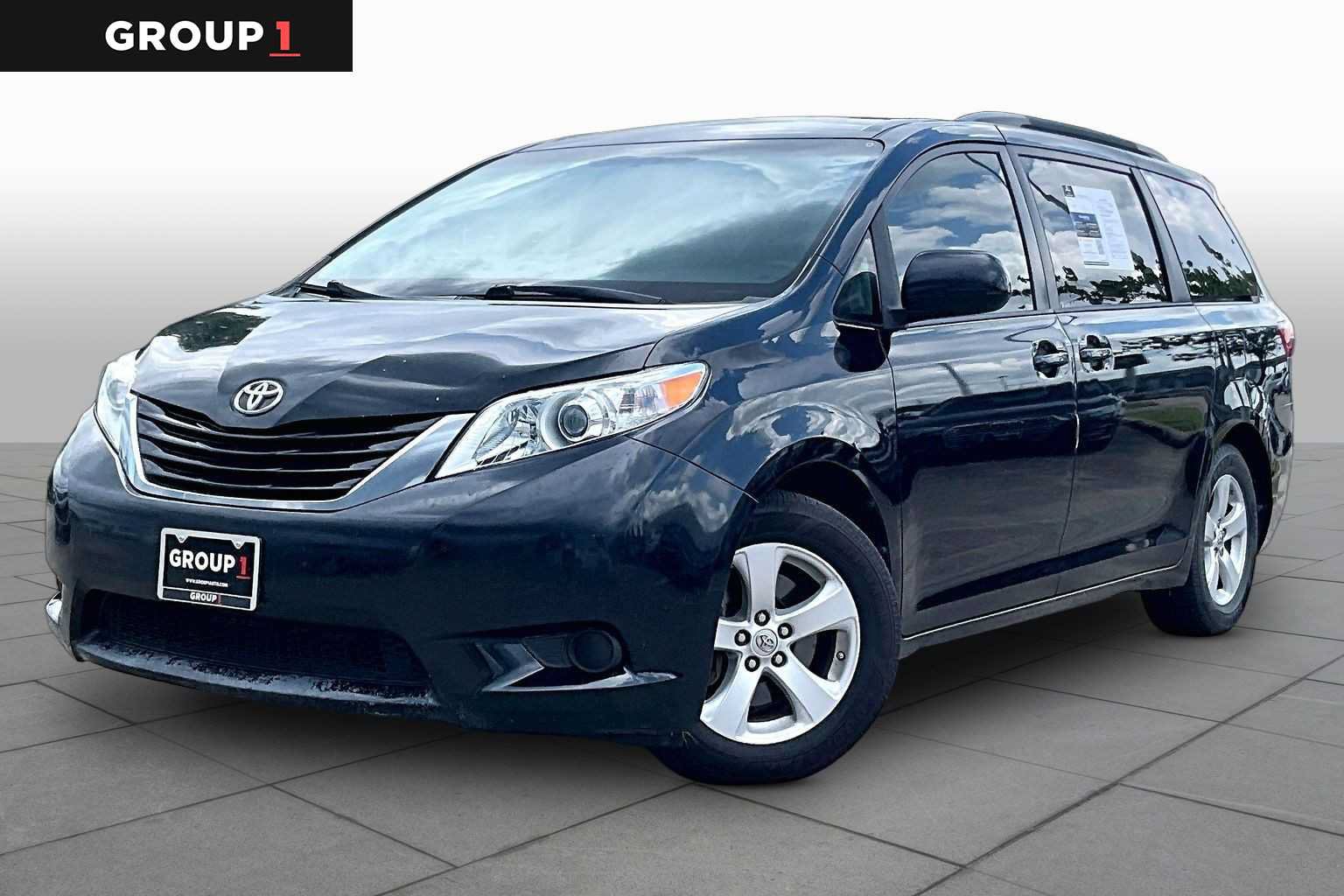 Used 2015 Toyota Sienna LE FWD image 1