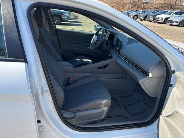 Certified 2025 Hyundai Elantra Sport image 27