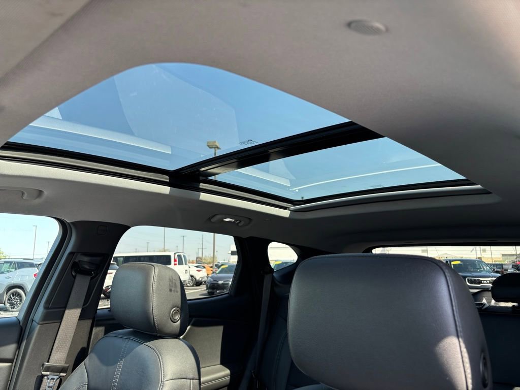 Used 2021 Chevrolet Blazer LT w/ Sound & Technology Package FWD image 18