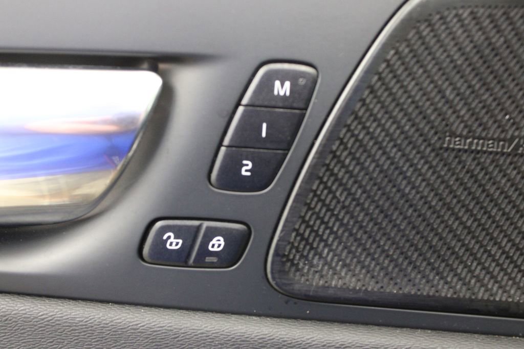 Used 2023 Volvo XC60 B5 Ultimate image 19