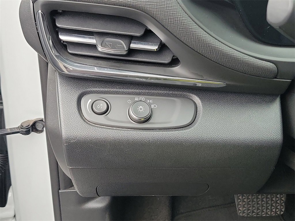 Used 2025 Buick Envista Preferred image 13