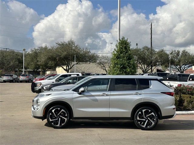 Used 2024 Mitsubishi Outlander SE image 4