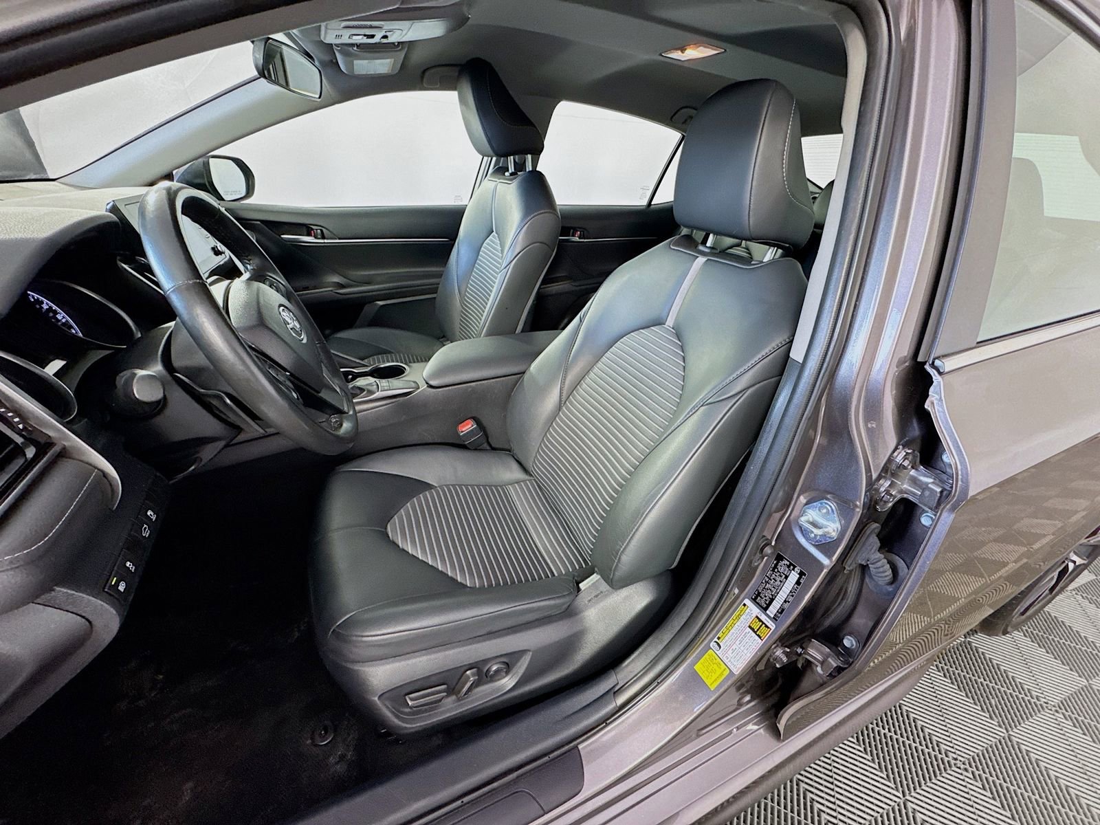 Used 2024 Toyota Camry SE FWD image 12