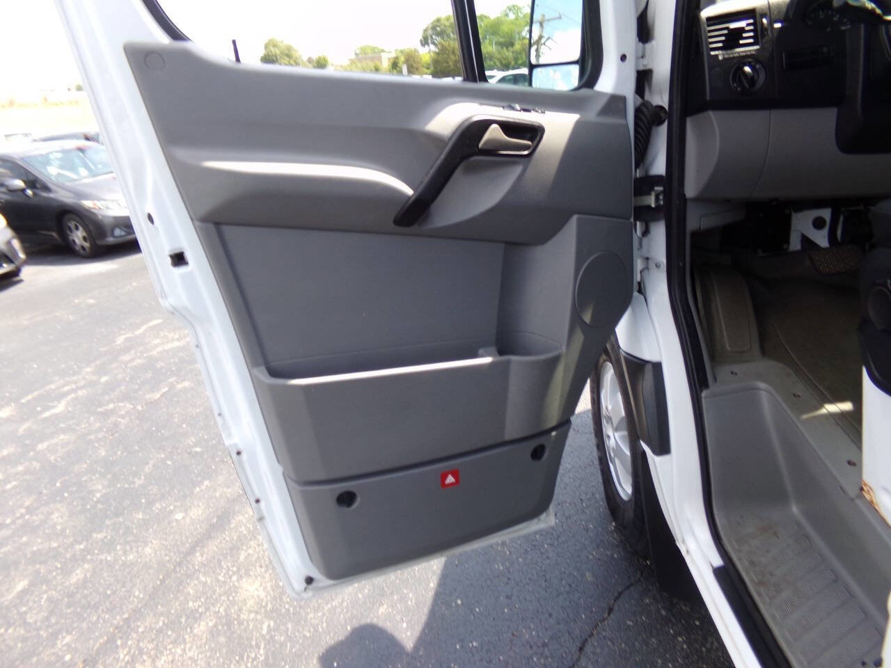 Used 2014 Mercedes-Benz Sprinter 2500 image 16