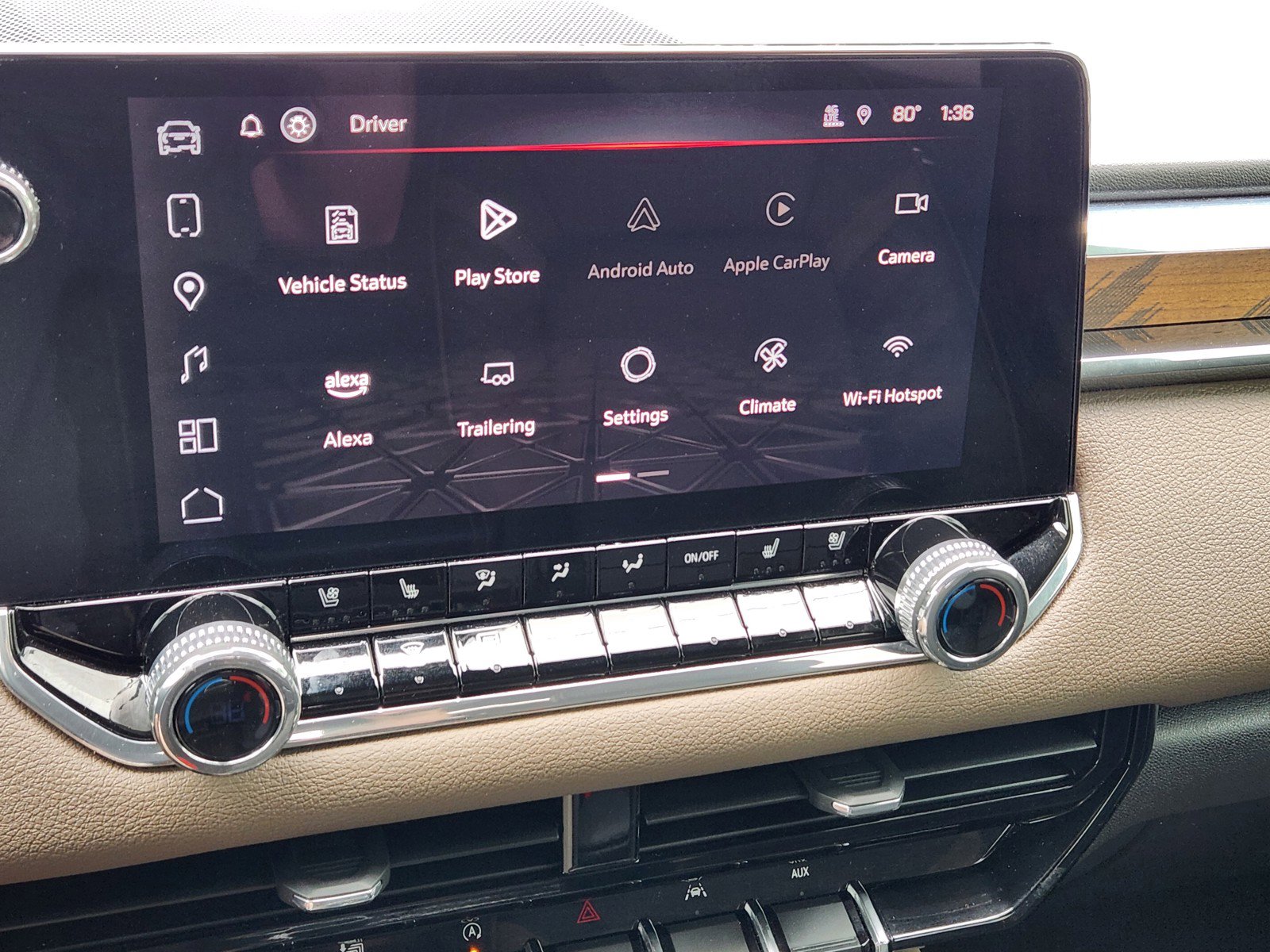 Used 2024 GMC Canyon Denali image 7