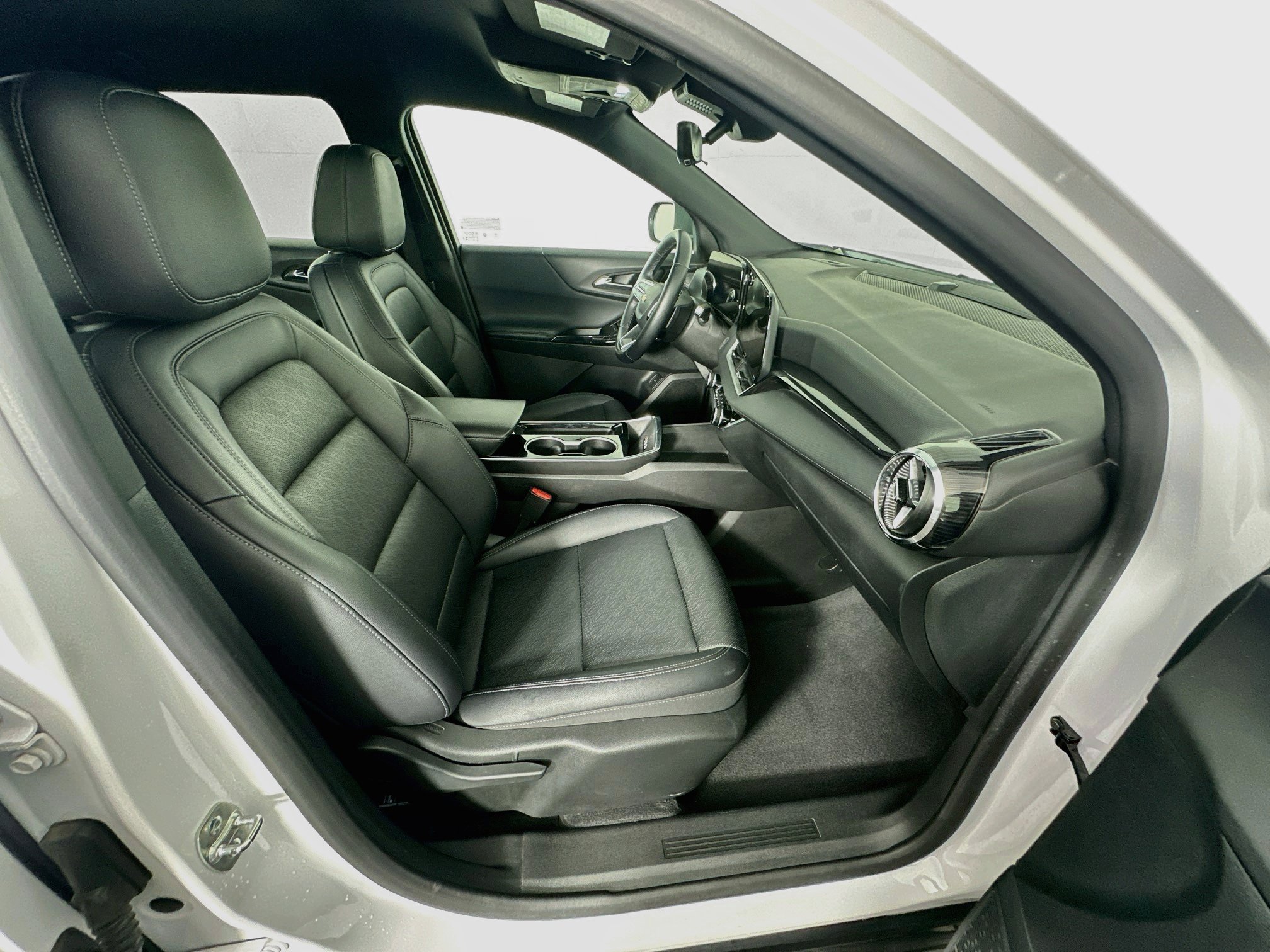 Used 2025 Chevrolet Equinox LT w/ Convenience Package II FWD image 33