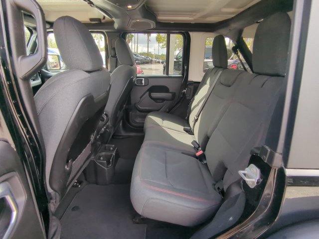 Used 2025 Jeep Wrangler Unlimited Rubicon w/ Convenience Group AWD/4WD image 15