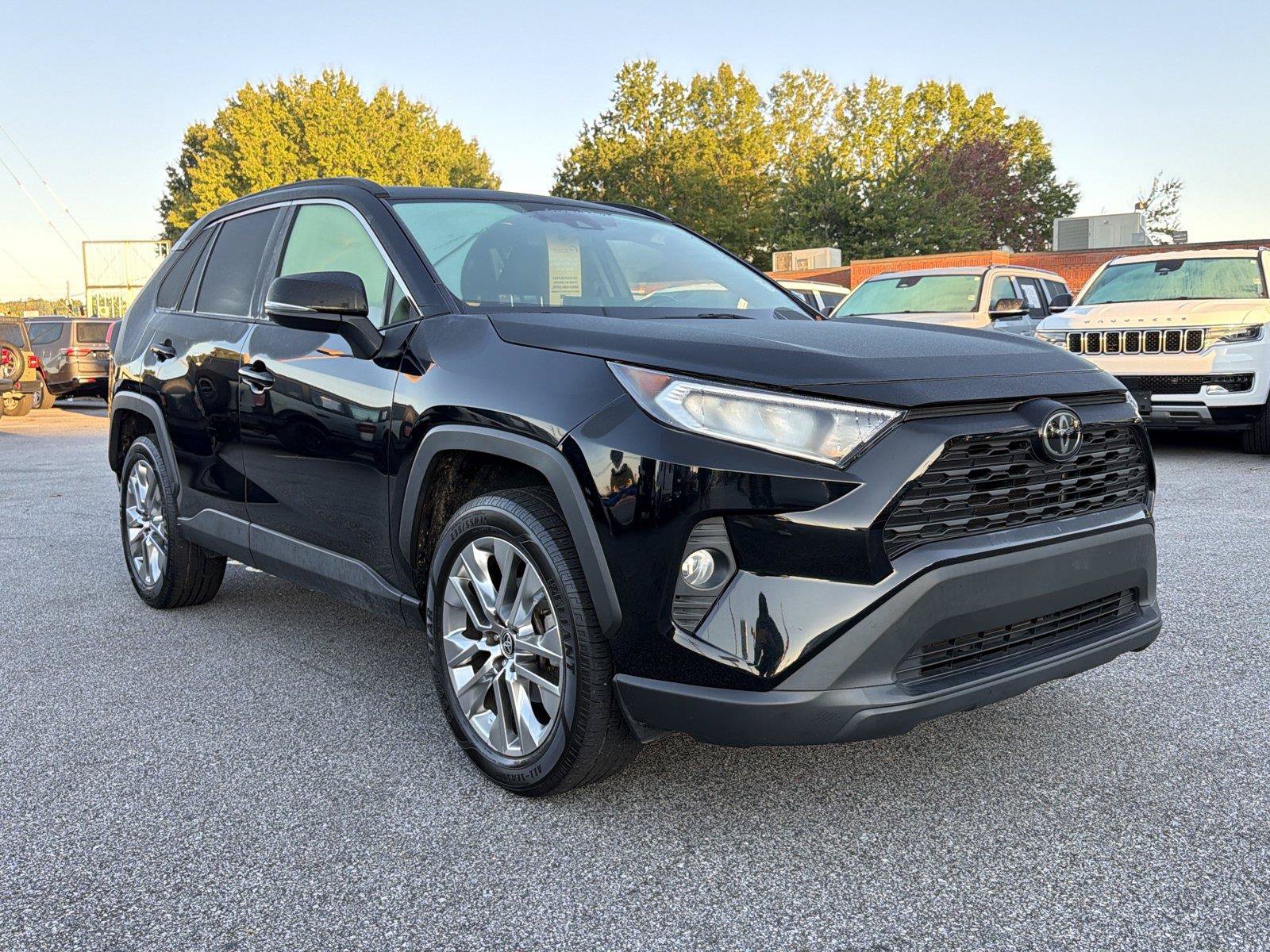 Used 2021 Toyota RAV4 XLE Premium FWD image 4