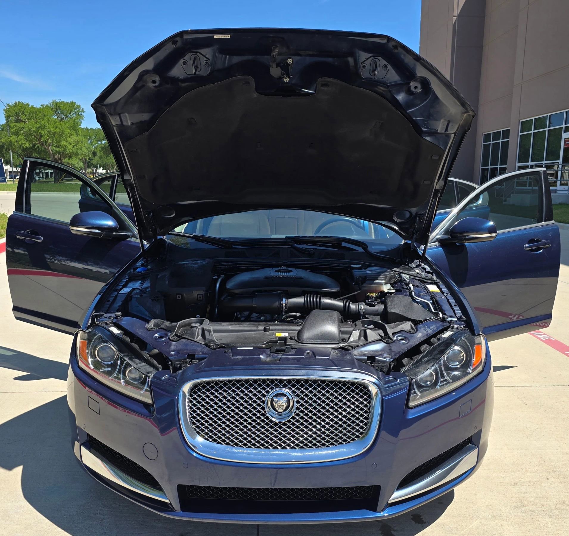 Used 2013 Jaguar XF RWD image 14