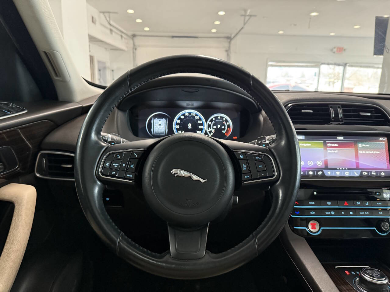 Used 2017 Jaguar F-PACE Prestige image 14