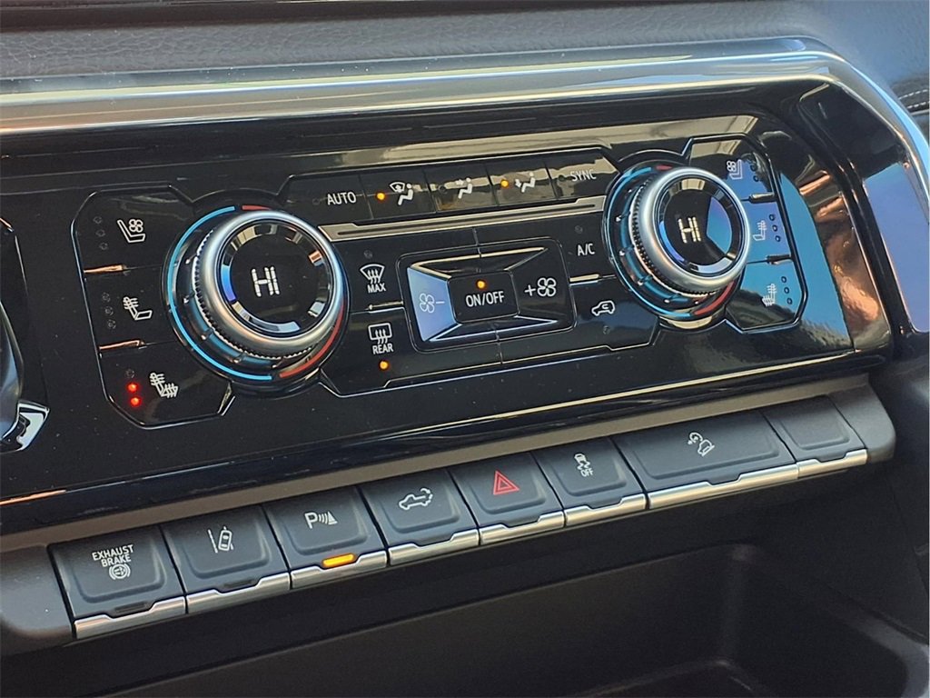 Used 2024 GMC Sierra 2500 Denali w/ Denali Reserve Package image 8