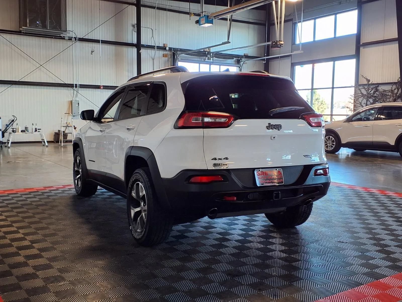 Used 2017 Jeep Cherokee Trailhawk w/ Cold Weather Group AWD/4WD image 4