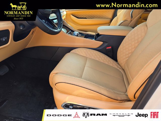 New 2026 Jeep Grand Cherokee Summit w/ Obsidian Package AWD/4WD image 9