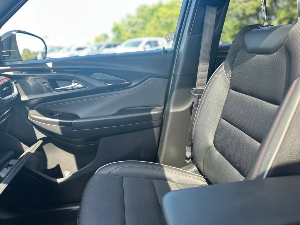 Used 2023 Chevrolet TrailBlazer RS w/ Sun and Liftgate Package FWD image 13