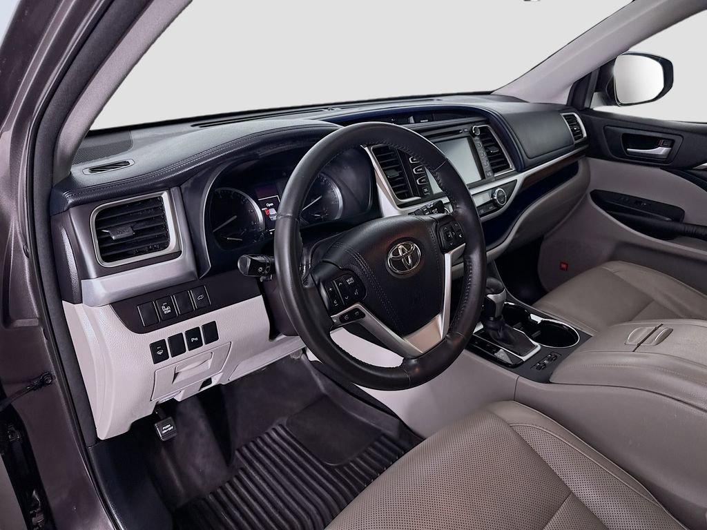 Used 2016 Toyota Highlander Limited image 9