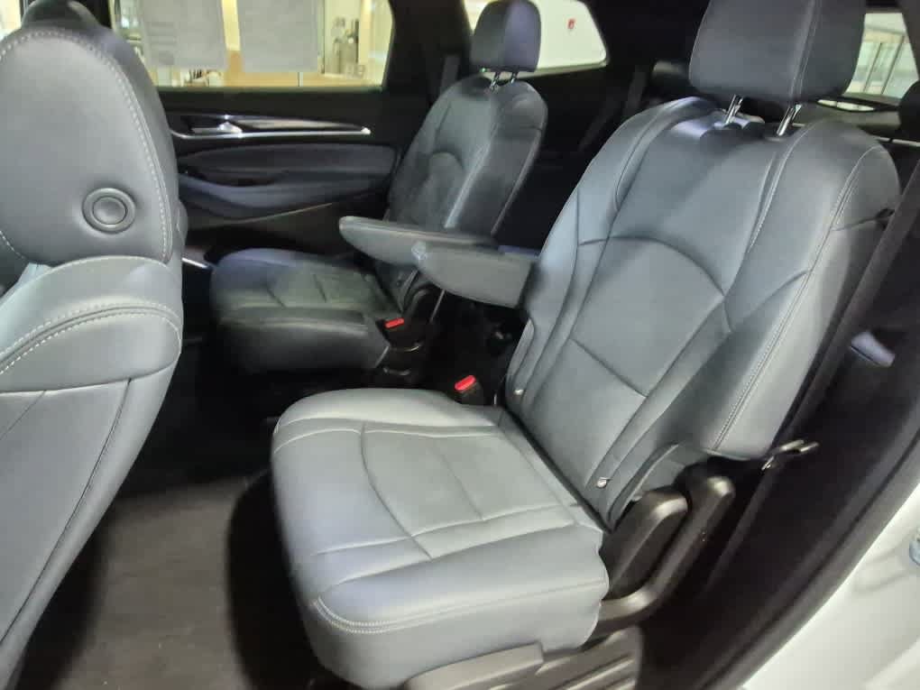 Used 2023 Buick Enclave Essence AWD/4WD image 9