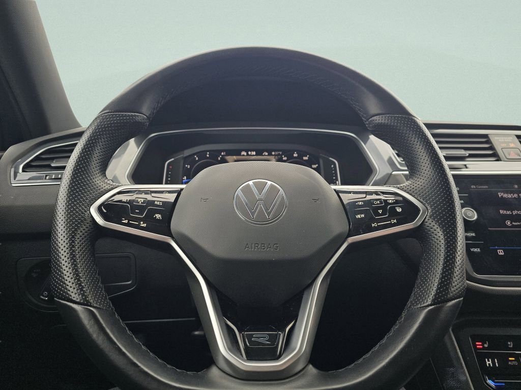 Used 2022 Volkswagen Tiguan SEL R-Line image 32