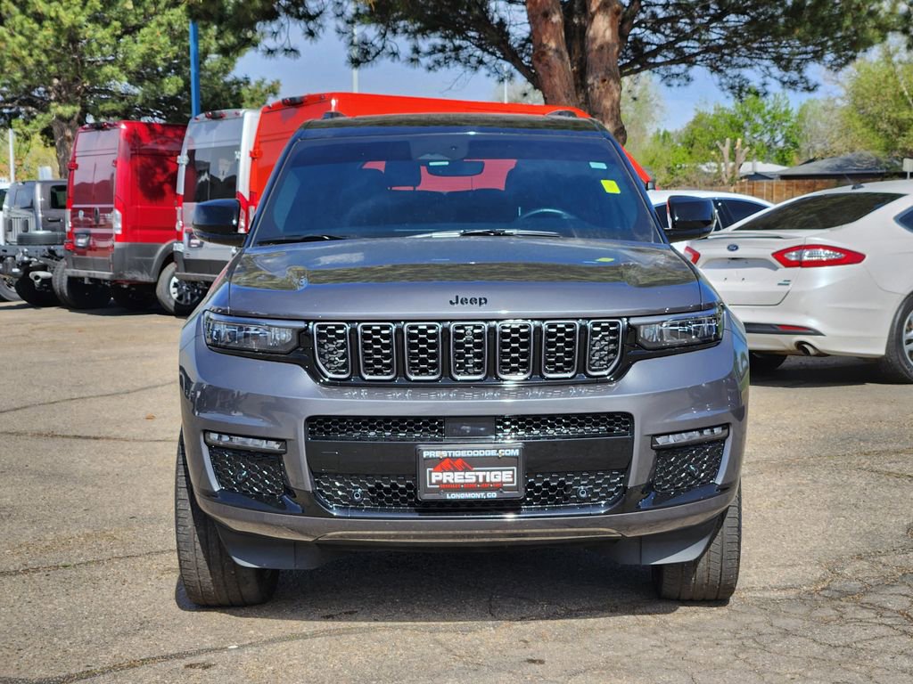 Used 2025 Jeep Grand Cherokee L Summit w/ Obsidian Package AWD/4WD image 5