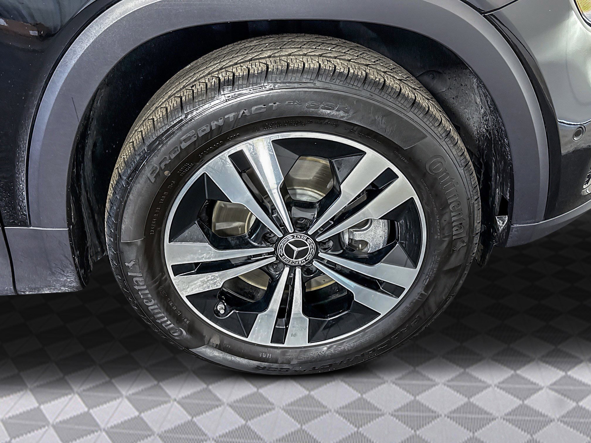 Used 2025 Mercedes-Benz GLB 250 image 37