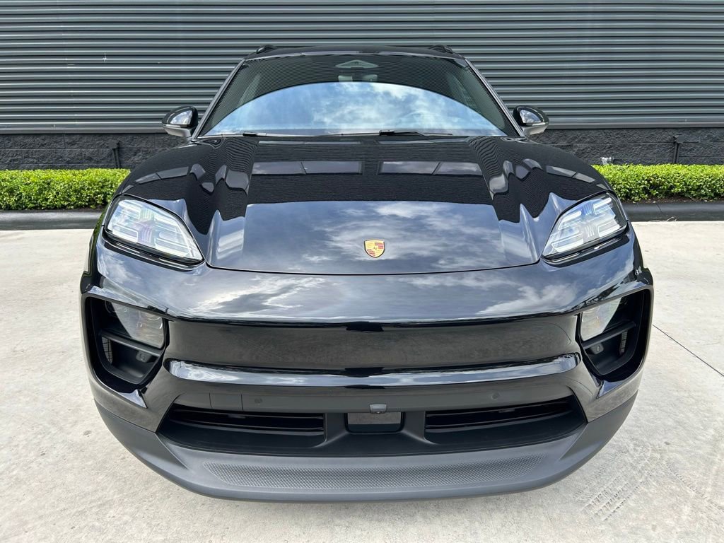 Certified 2025 Porsche Macan 4S Electric AWD/4WD image 8