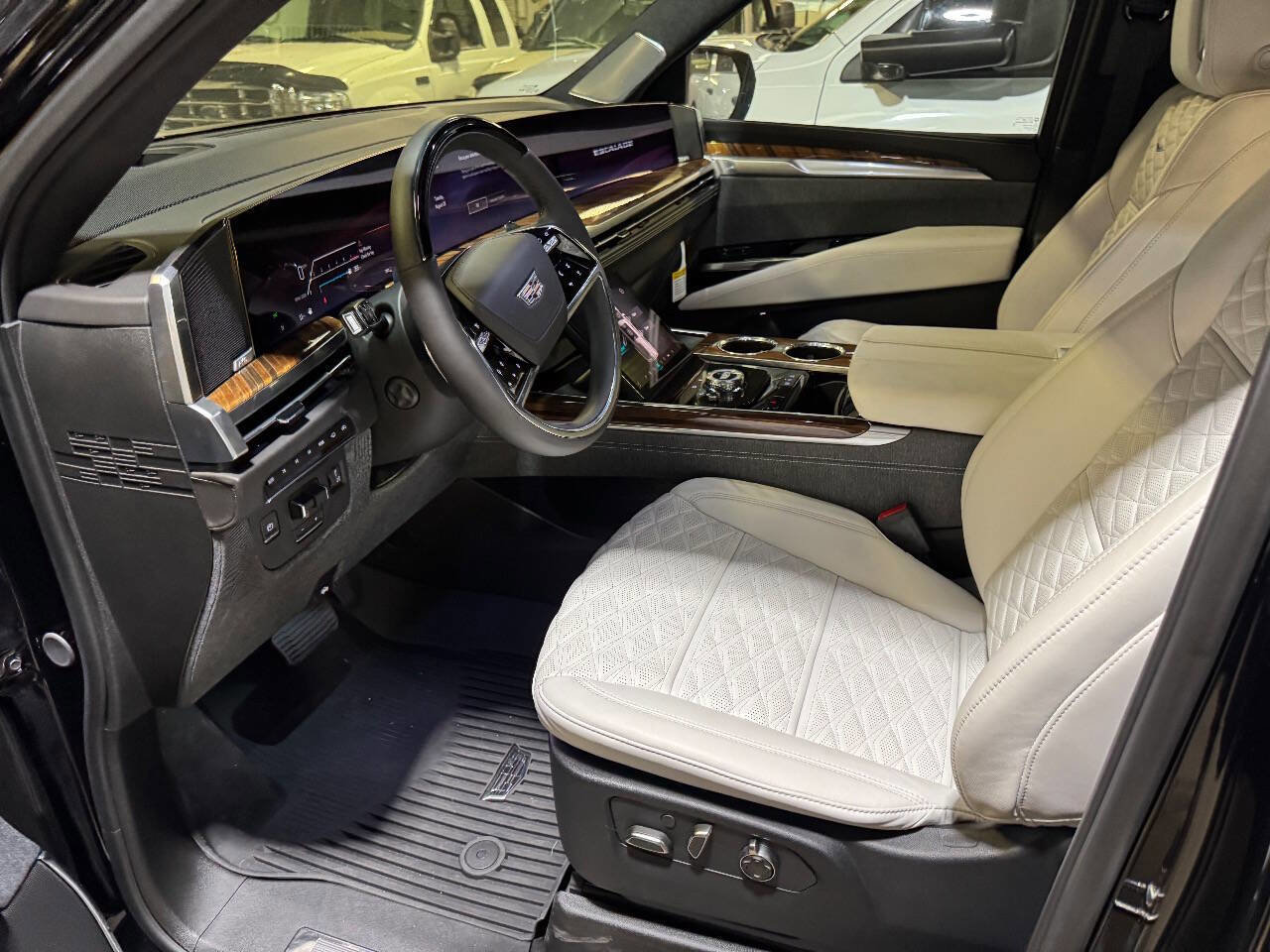 Used 2025 Cadillac Escalade ESV Sport Platinum w/ LPO, ONYX Package image 2