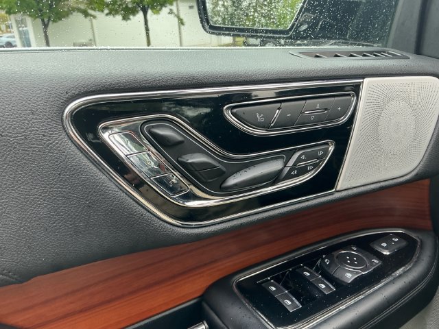 Used 2019 Lincoln Navigator L Reserve AWD/4WD image 27