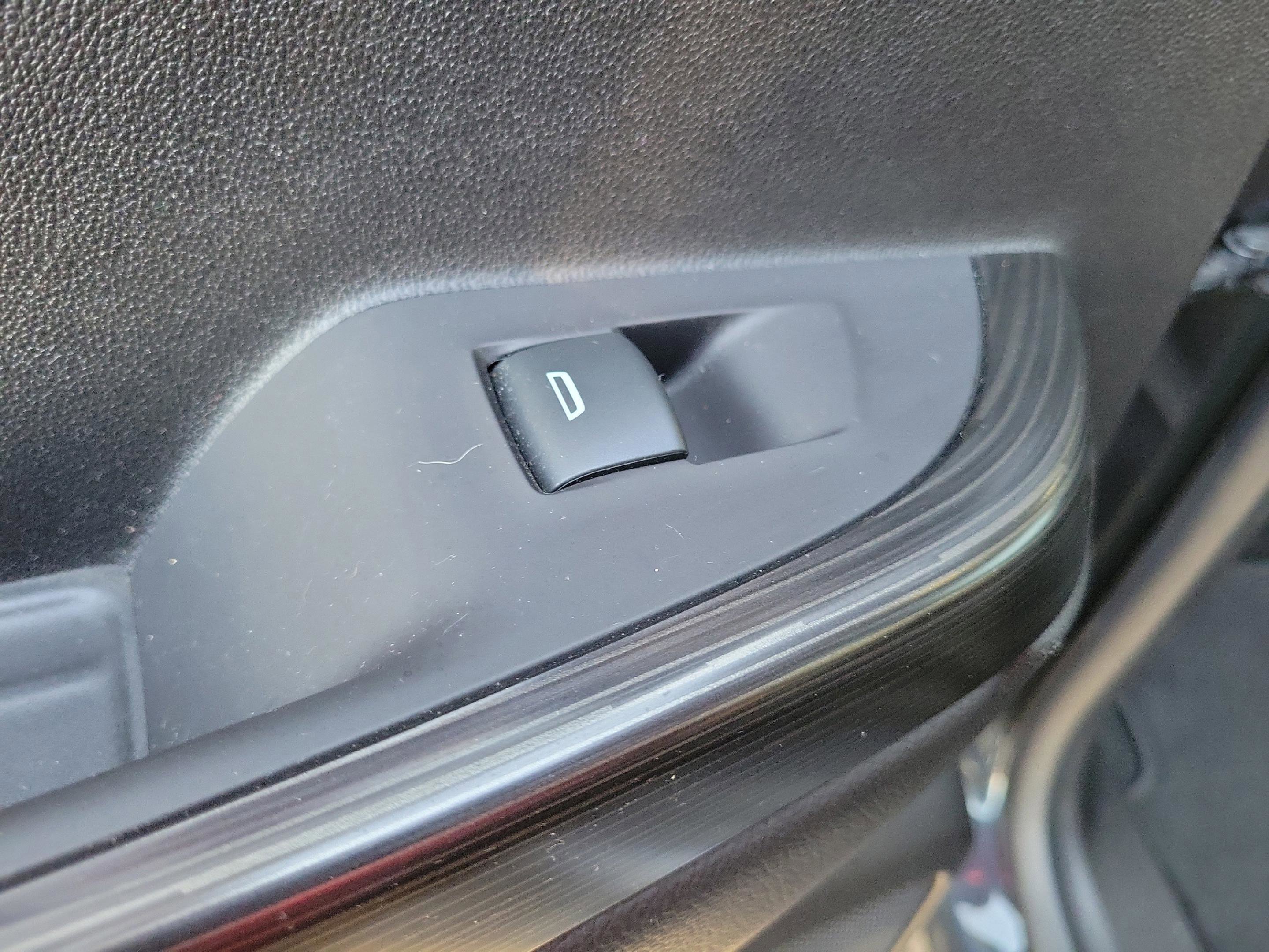 Used 2020 GMC Acadia SLT w/ Premium Package image 13