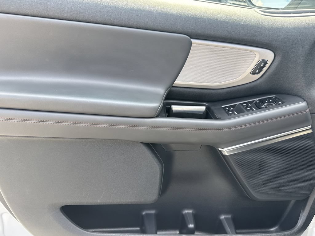 Used 2025 Ford Expedition Active AWD/4WD image 10