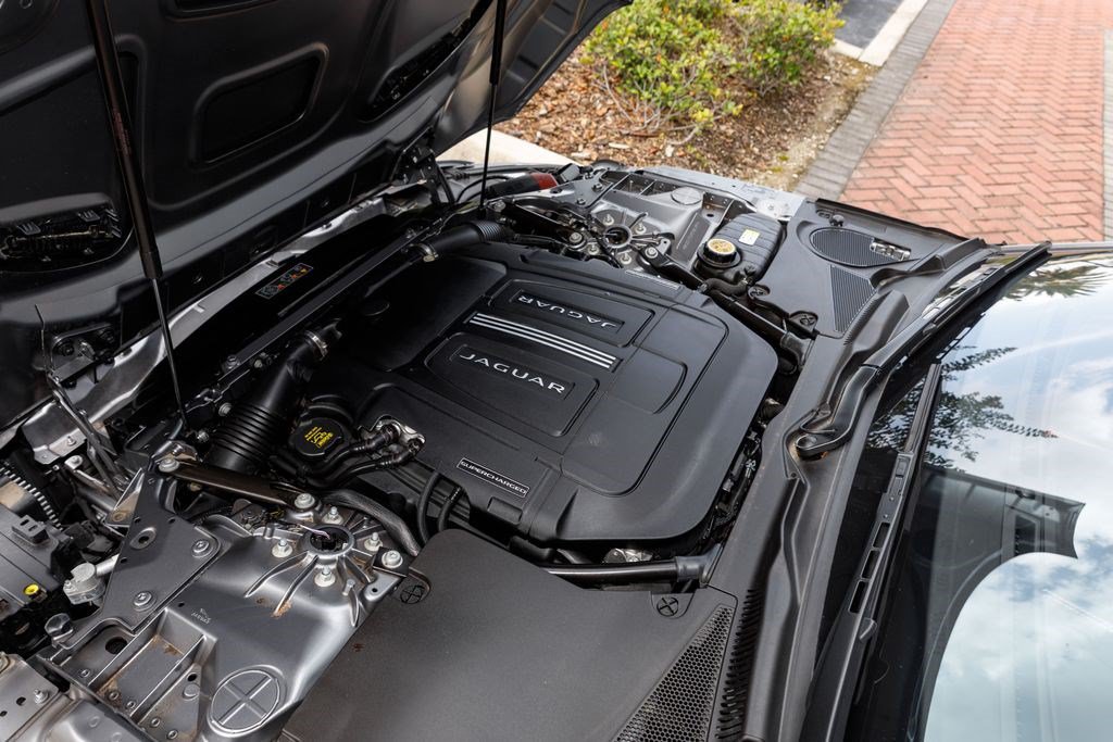 Used 2023 Jaguar F-TYPE Coupe RWD image 13