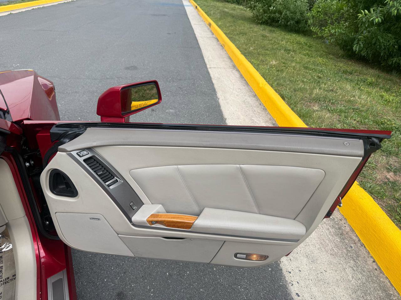 Used 2004 Cadillac XLR RWD image 31