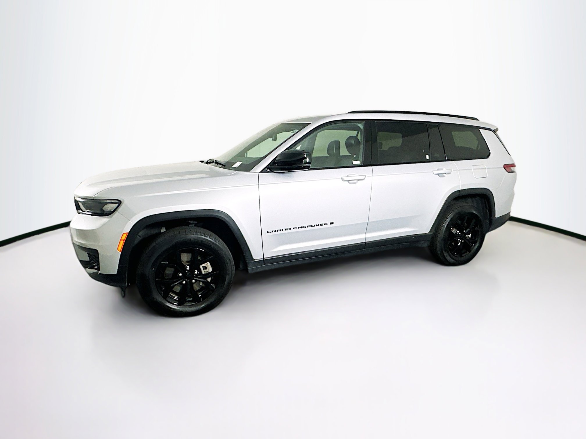 Used 2024 Jeep Grand Cherokee L Altitude image 4