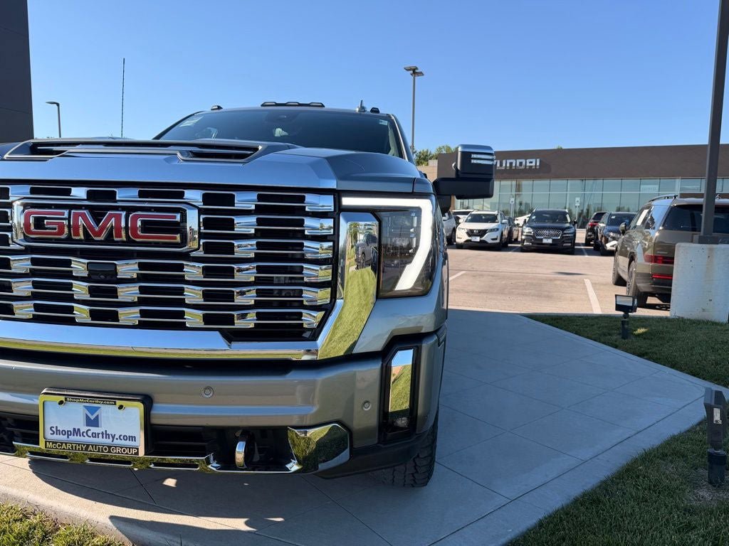 Used 2024 GMC Sierra 3500 Denali w/ Denali Reserve Package AWD/4WD image 9
