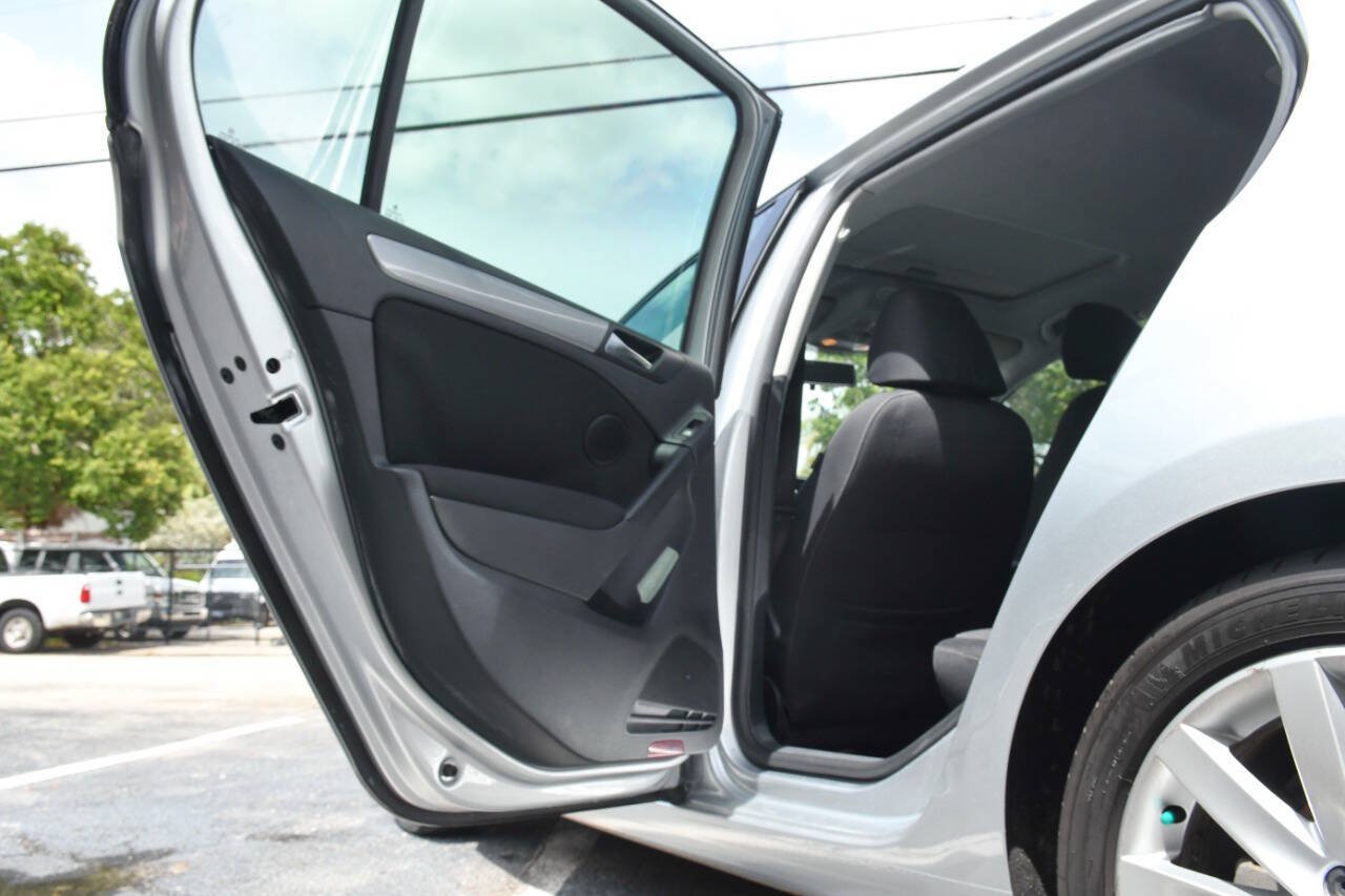 Used 2011 Volkswagen Golf TDI FWD image 16