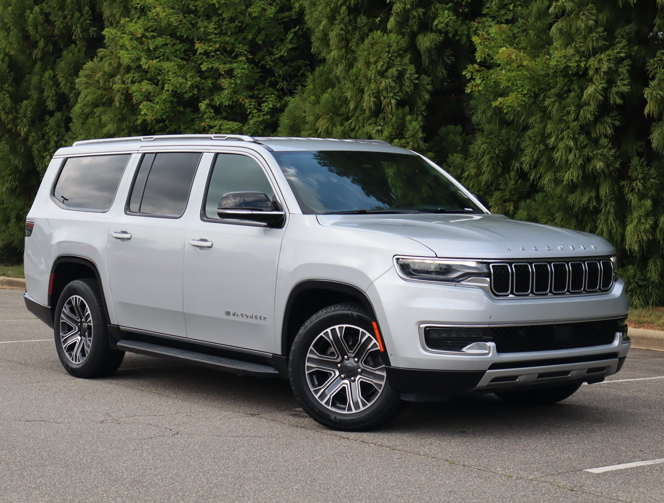 Used 2024 Jeep Wagoneer L Series II AWD/4WD image 2