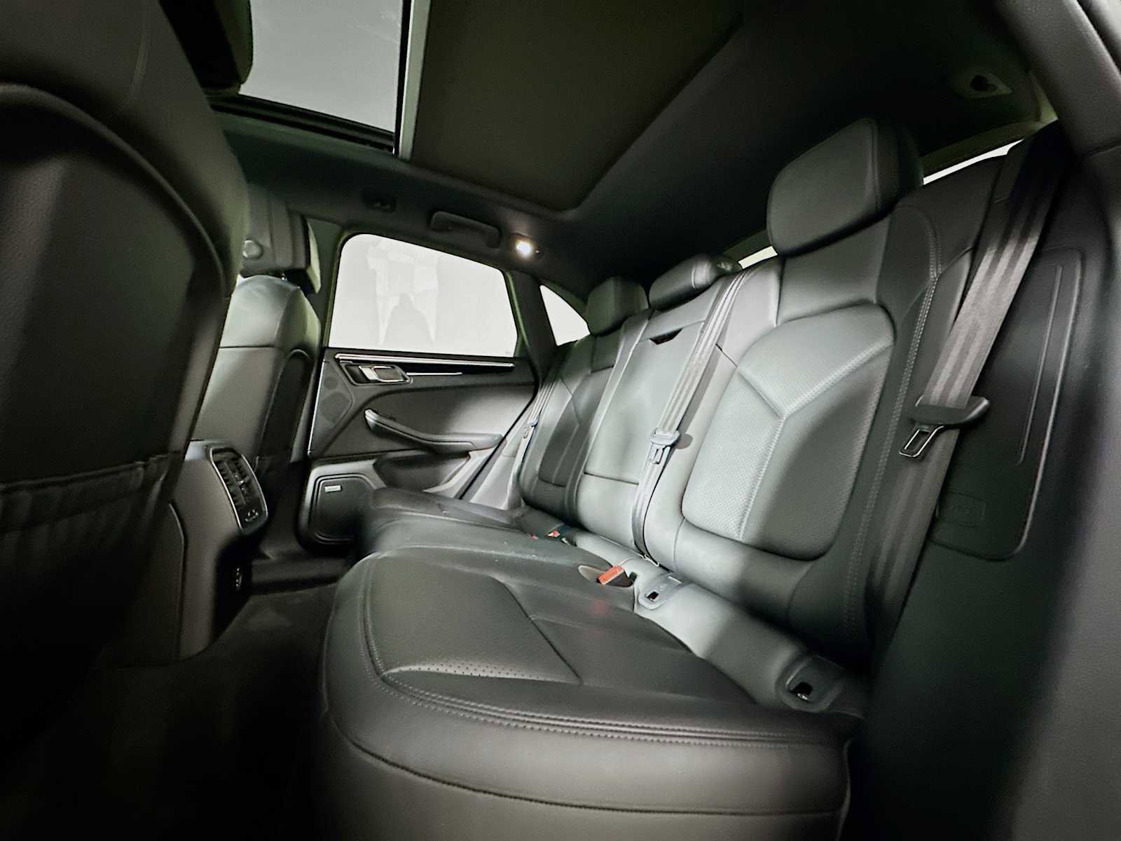 Certified 2020 Porsche Macan image 23