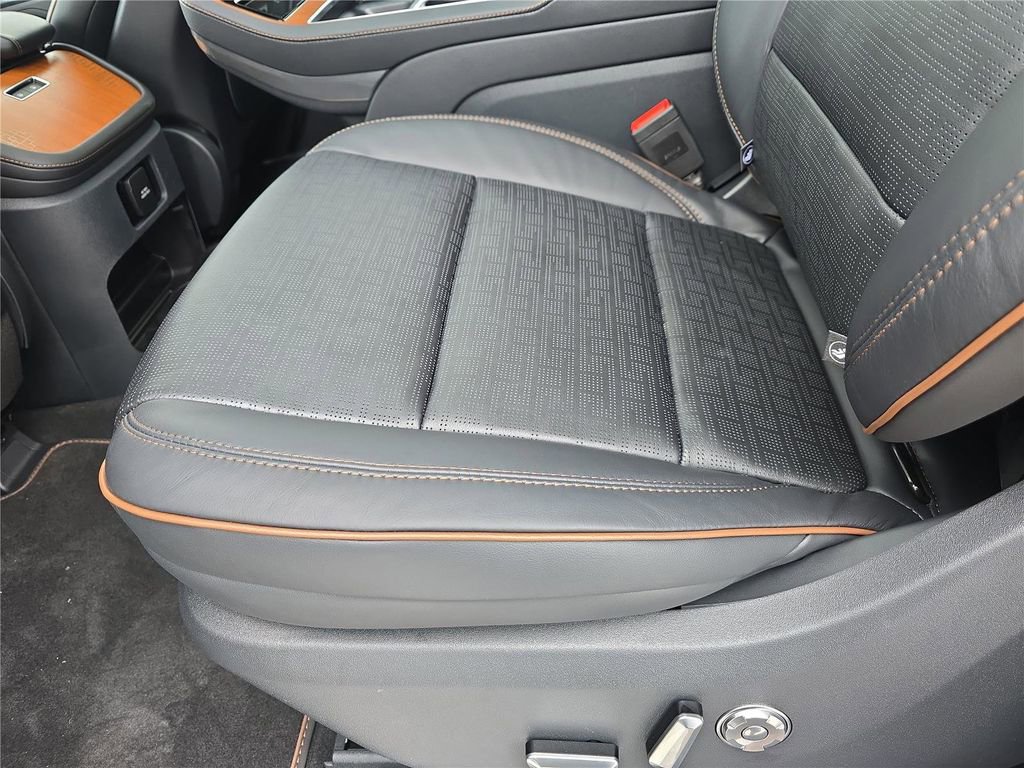 New 2025 Lincoln Navigator L Black Label image 12