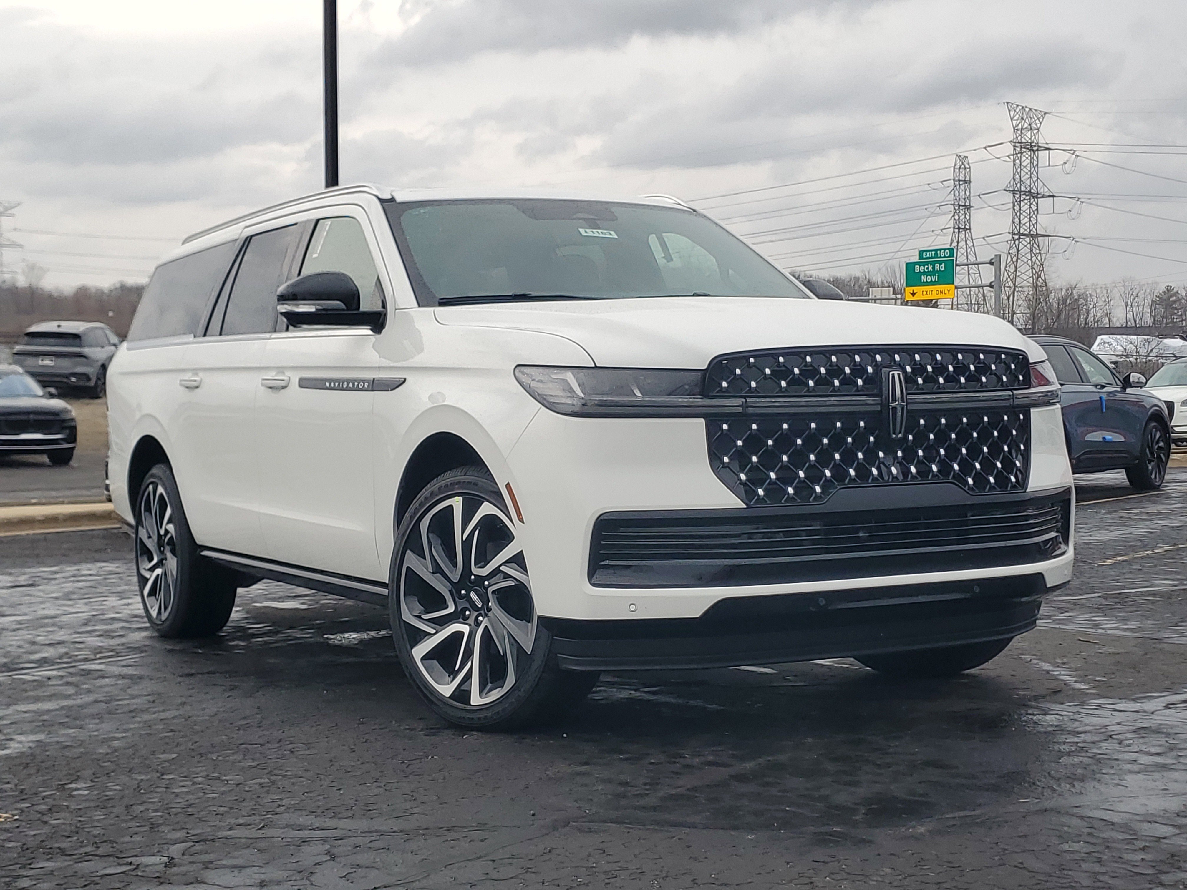 New 2026 Lincoln Navigator L Black Label AWD/4WD image 1