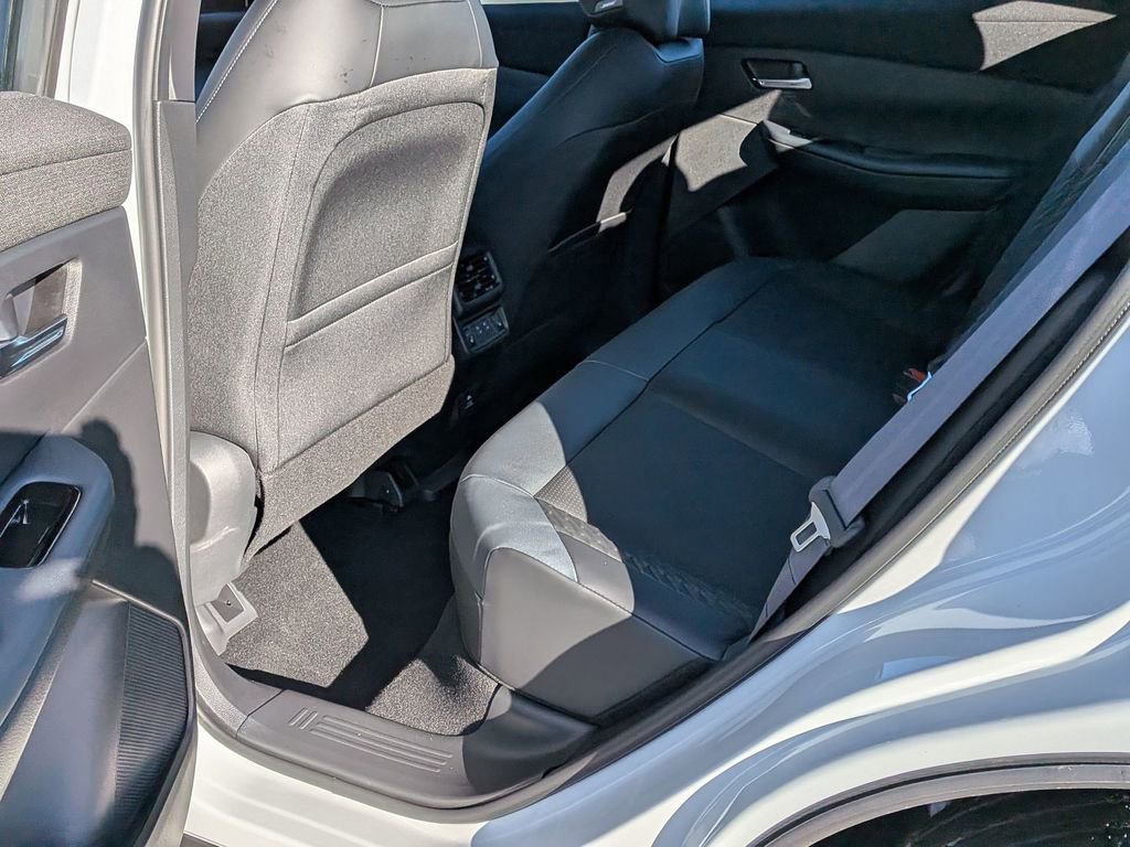 New 2026 Nissan Leaf Platinum+ w/ Cargo Package (Platinum+) image 17