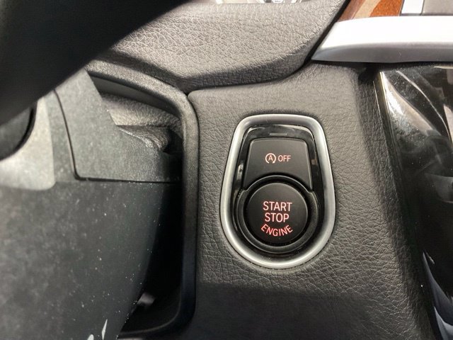 Used 2017 BMW 330i xDrive Sedan AWD/4WD image 25