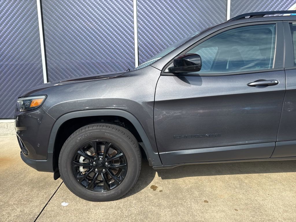 Used 2023 Jeep Cherokee Altitude Lux image 13