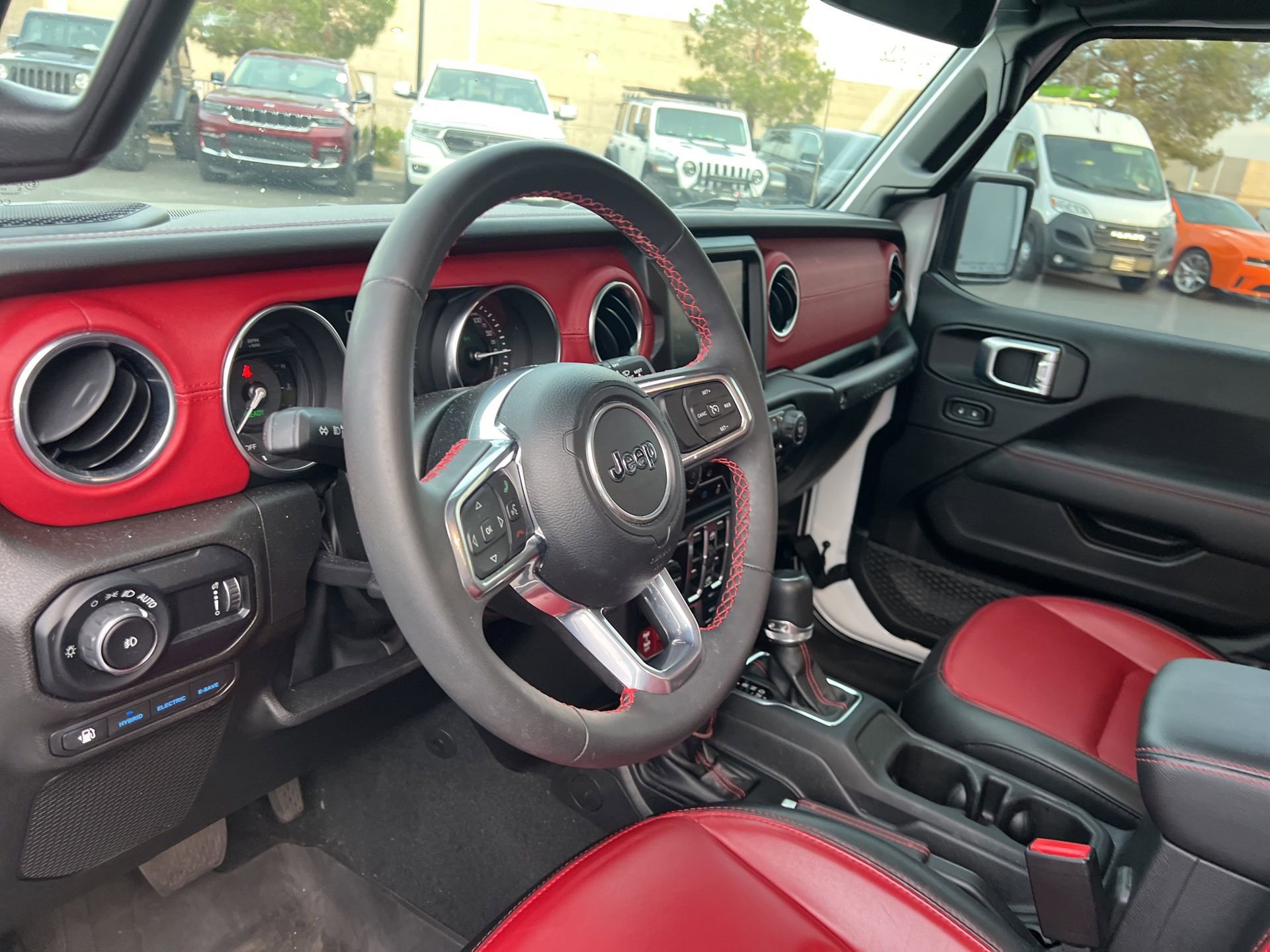 Used 2023 Jeep Wrangler Unlimited Rubicon 4xe image 32