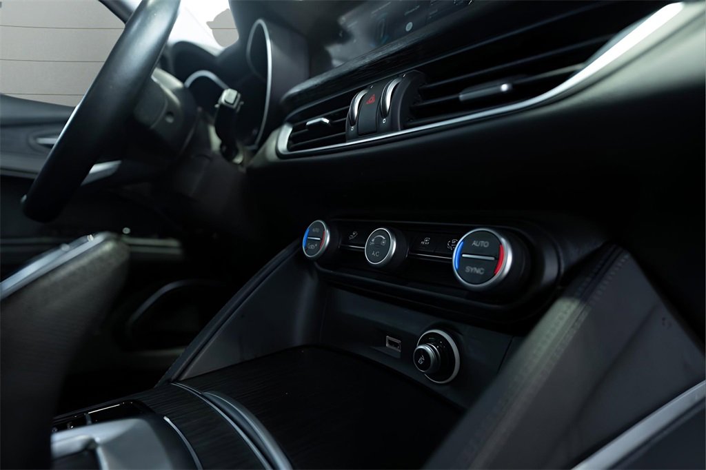 Used 2021 Alfa Romeo Stelvio Sprint w/ Nero Edizione image 34